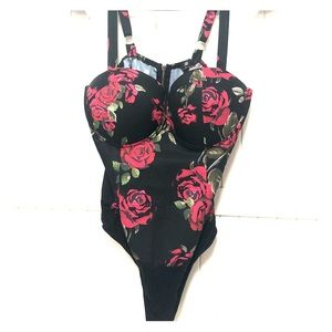 Guess floral top🌺